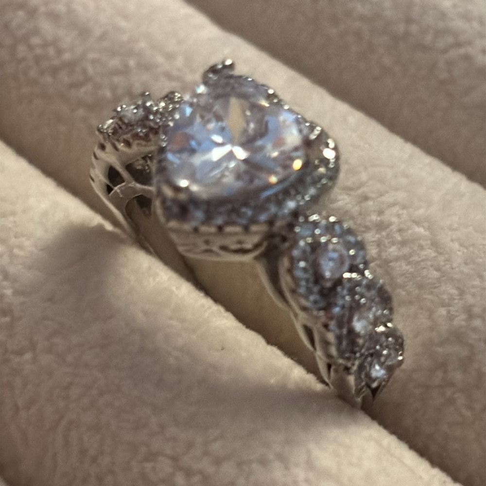 Heart rhinestone silver ring new - Picture 2 of 8